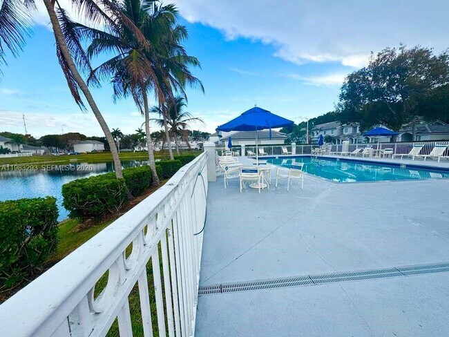 Building Photo - 14051 SW 120th Ct