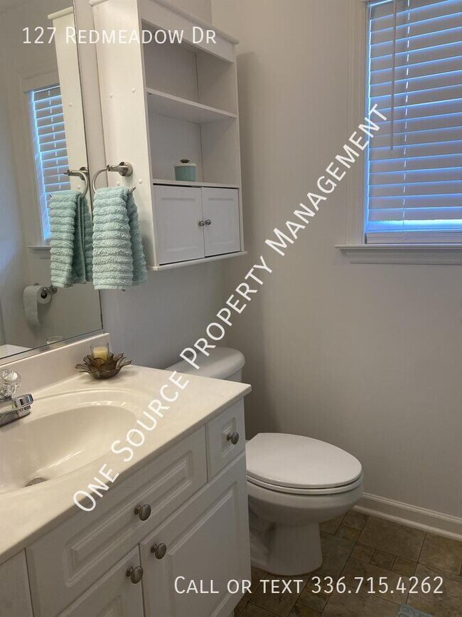 Building Photo - 127 Redmeadow Dr