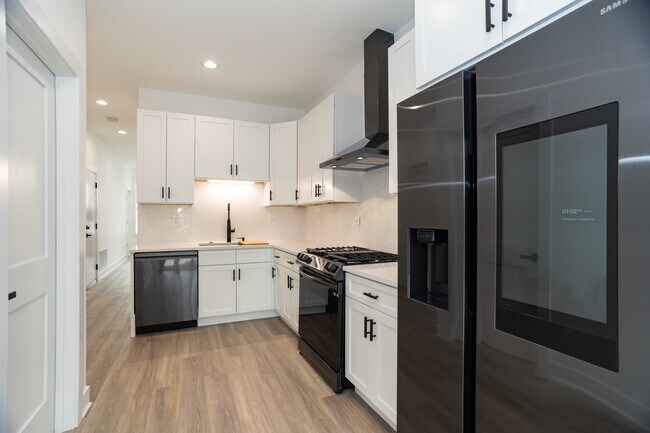 Building Photo - 1723 W Pierce Ave