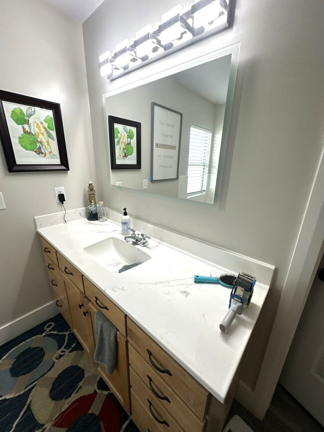 Building Photo - Beautiful 6 Bed 3 Bath Home for Rent in Tremonton! Solar Panels Included!