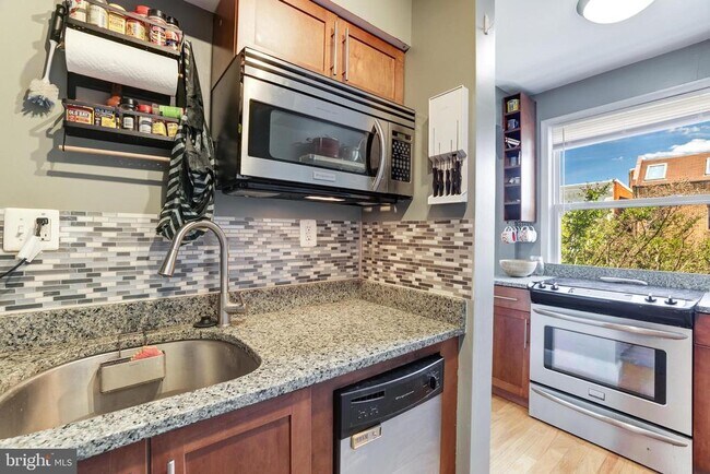 Building Photo - 1363 K St SE