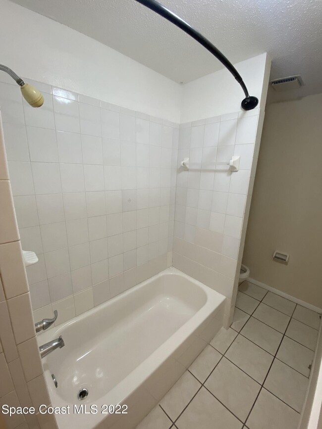 Building Photo - 1895 Guava Ave