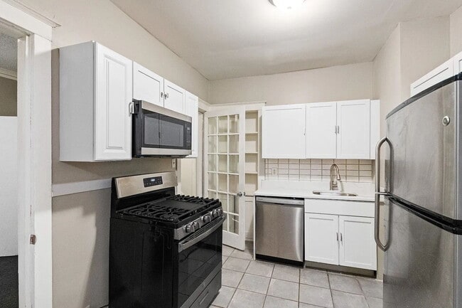 Building Photo - Charming 3-Bedroom Home | 1 Bath | In-Unit Laundry | Updated Kitchen – $2,000/month