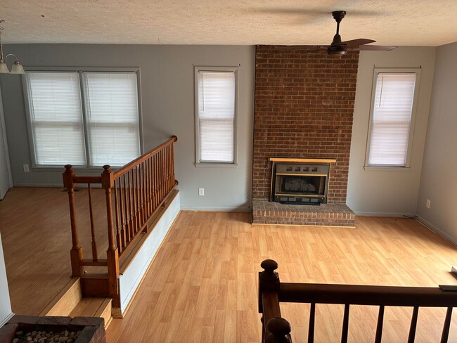 Building Photo - Charming 3 bedroom!