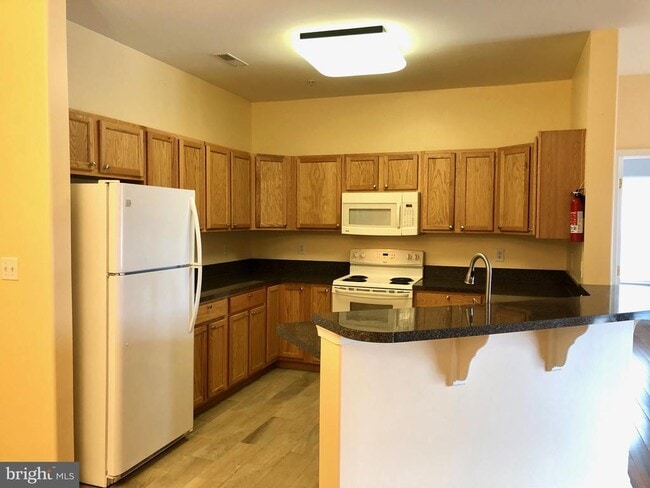 Building Photo - 4302 Fullerton Ct