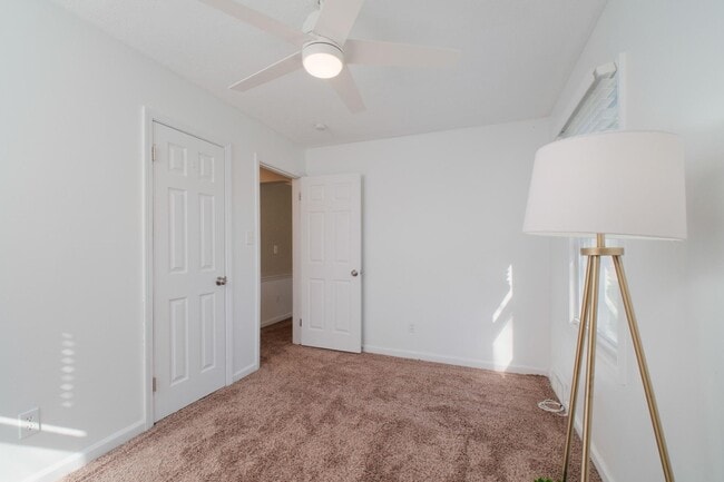 Building Photo - 13621 Vernon St