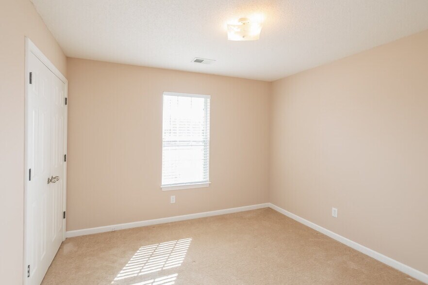 Building Photo - 9129 William Paul Dr