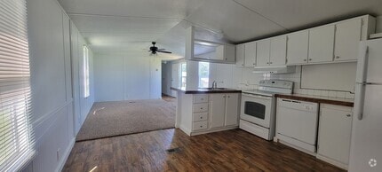 Building Photo - Ready to Move in