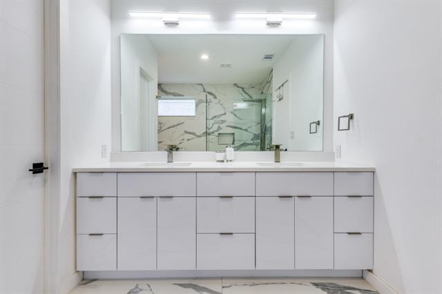 Building Photo - 9774 Sunset Dr