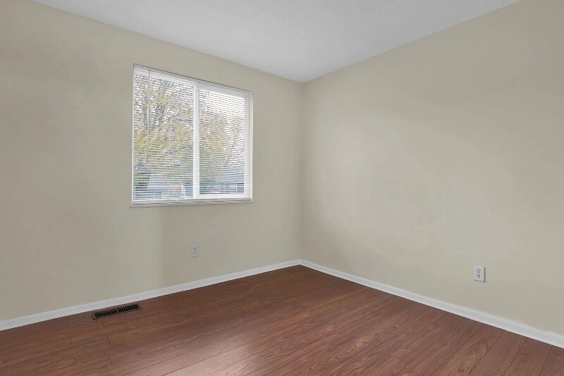 Building Photo - 2464 Queenswood Dr