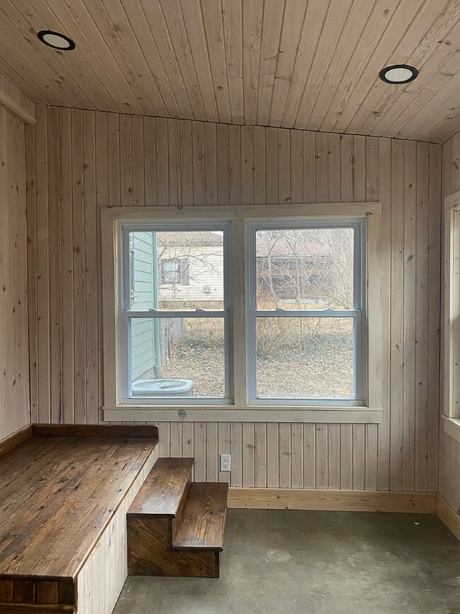 Building Photo - 205 Hickory Ave