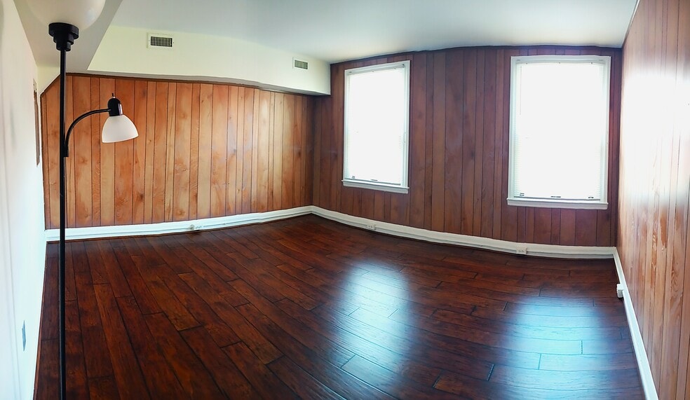 Building Photo - 1017 Hollins St