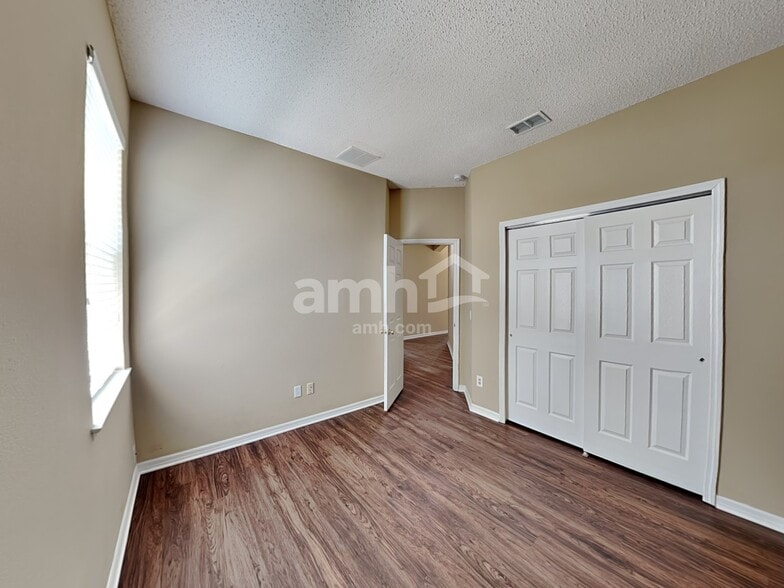 Building Photo - 1714 Cedar Lake Dr