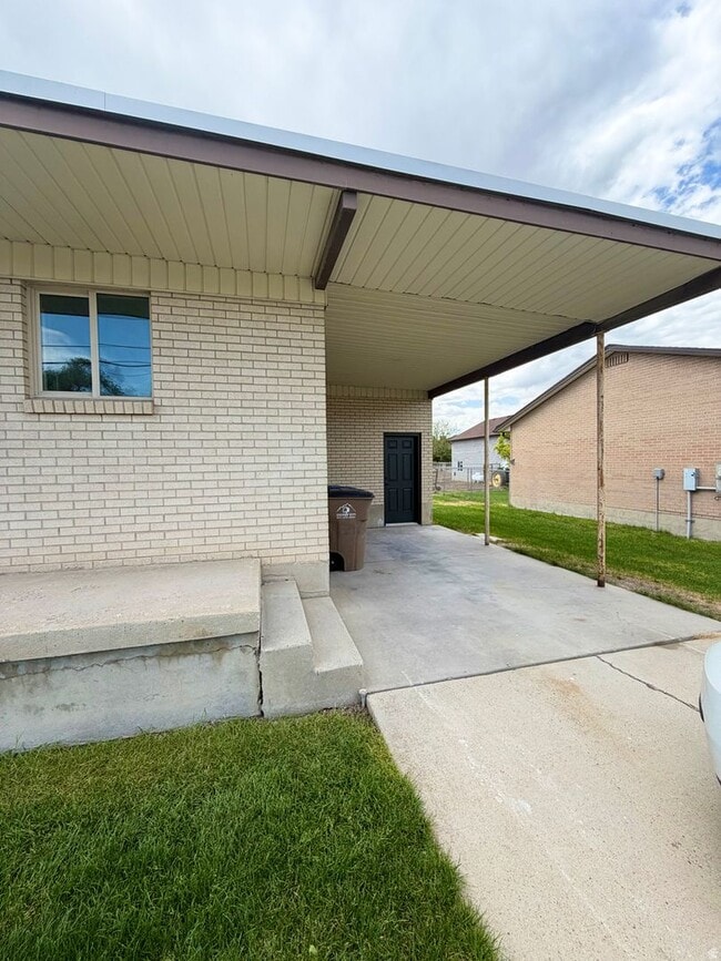 Building Photo - 452 E 13800 S
