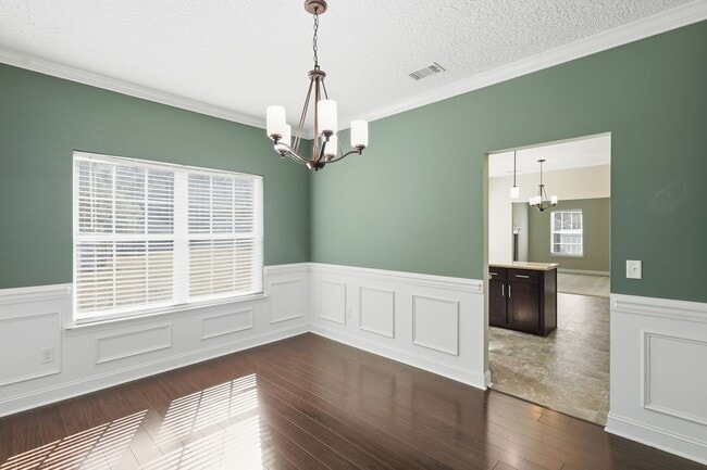 Building Photo - 4 Bedroom Griffin Park Home on Quiet Cul-de-Sac