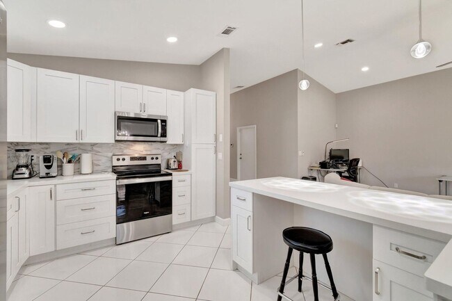 Building Photo - Waterway Cove