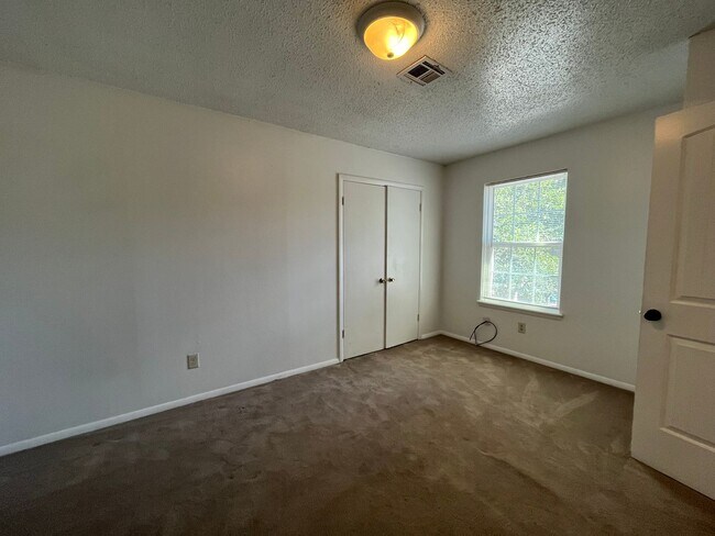 Building Photo - 4313 S Maplewood Ave
