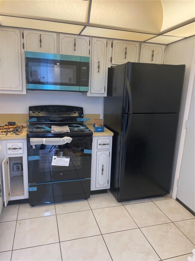 Building Photo - 404 NW 68th Ave