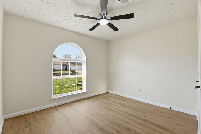 Building Photo - 7310 Sonnet Glen Ln