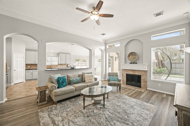 Building Photo - 1330 Leigh Gdns Dr