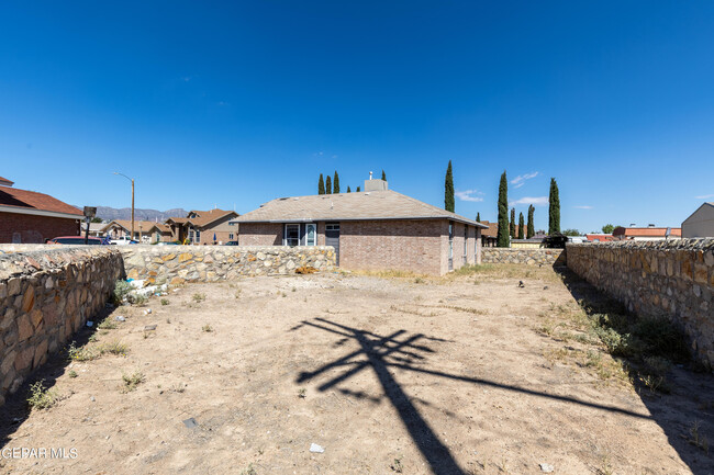 Building Photo - 10238 Valle Del Sol Dr