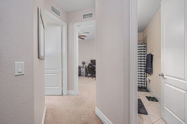 Building Photo - 6099 NW Helmsdale Way