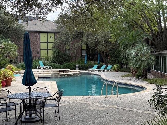 Building Photo - 7685 Northcross Dr