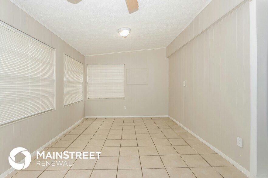 Building Photo - 3153 SE Banyan St