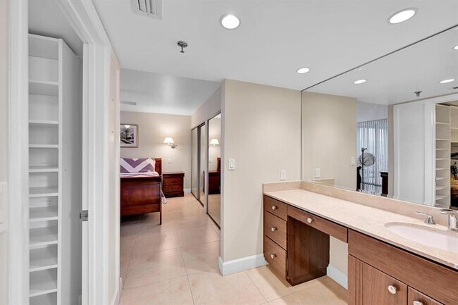 Building Photo - 7578 Regency Lake Dr