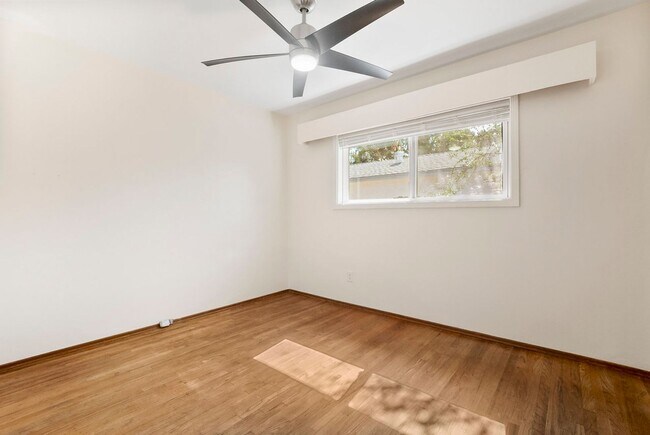 Building Photo - Large 3 Bedroom 2 Bathroom House in La Mesa!