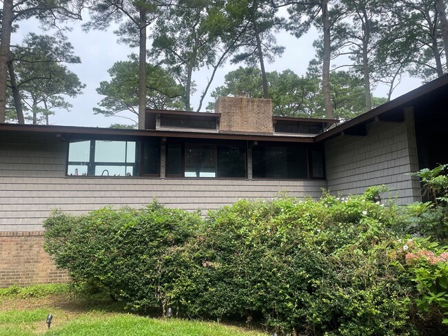 Building Photo - 4680 Peaceful Shores Dr
