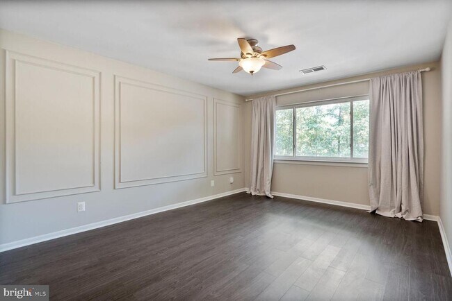 Building Photo - 11820 Breton Ct