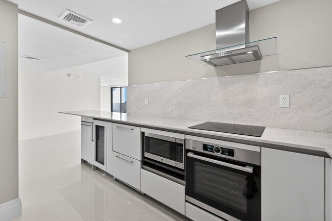 Building Photo - 1200 S Flagler Dr