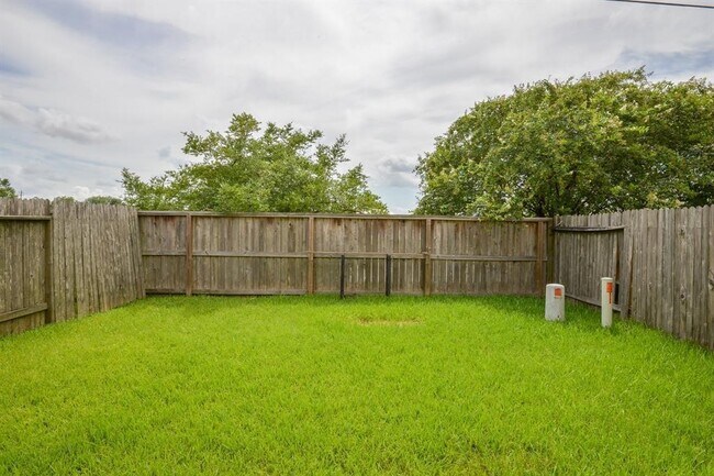 Building Photo - 8755 Thistlemoor Ln