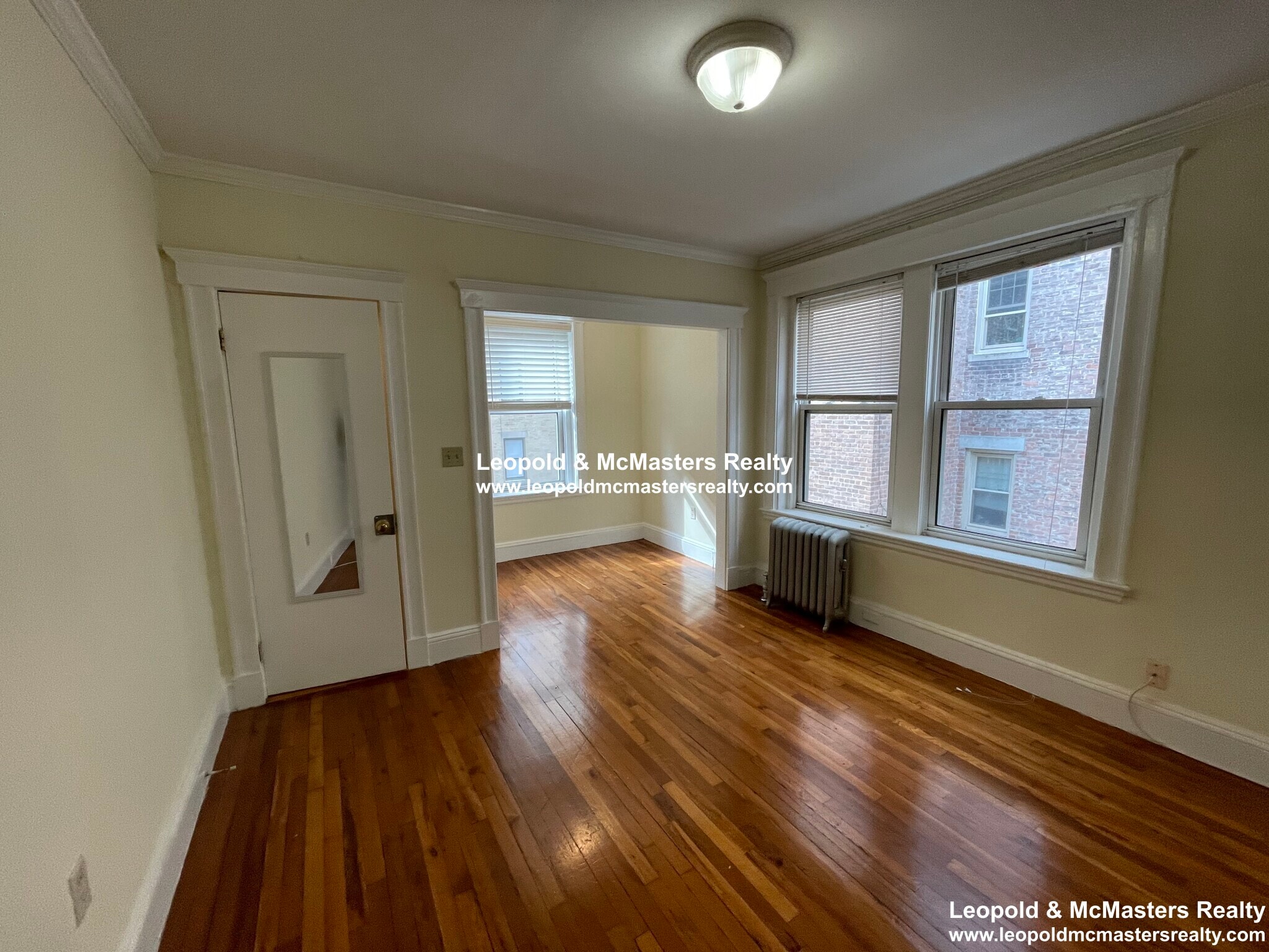 Building Photo - 131 Park Dr