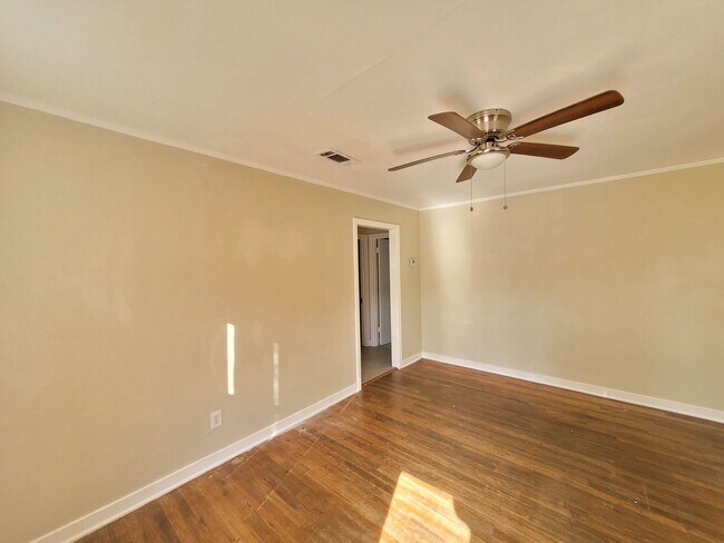 Building Photo - 1408 Dexter Ave