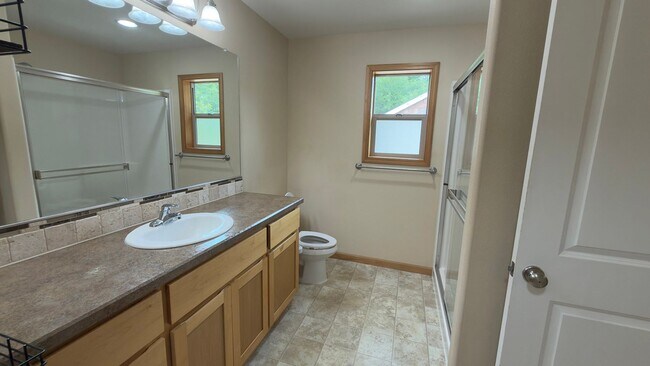 Building Photo - 355 SW Kalmia Ave