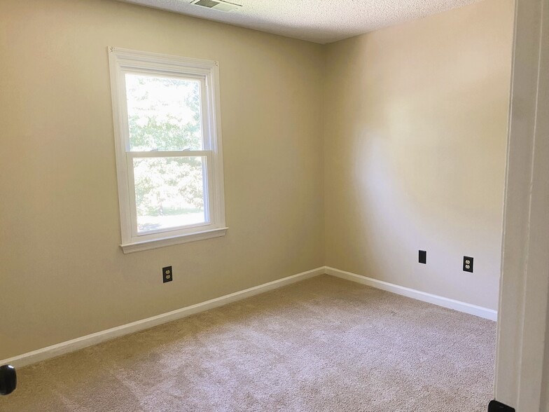 Building Photo - 3558 Winthrop Dr