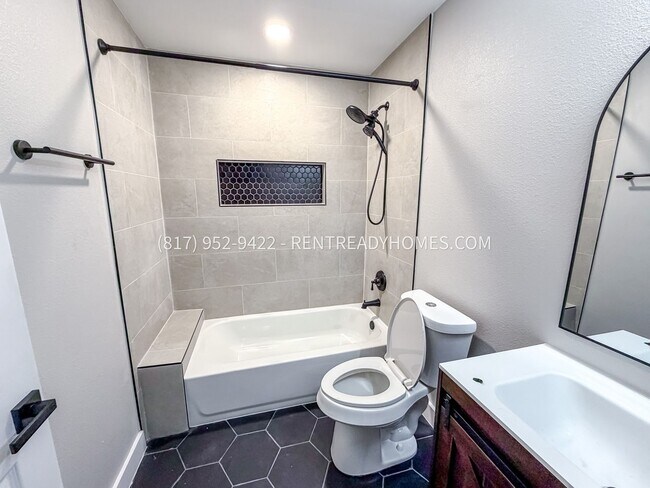 Building Photo - 6023 Heatherbrook Dr
