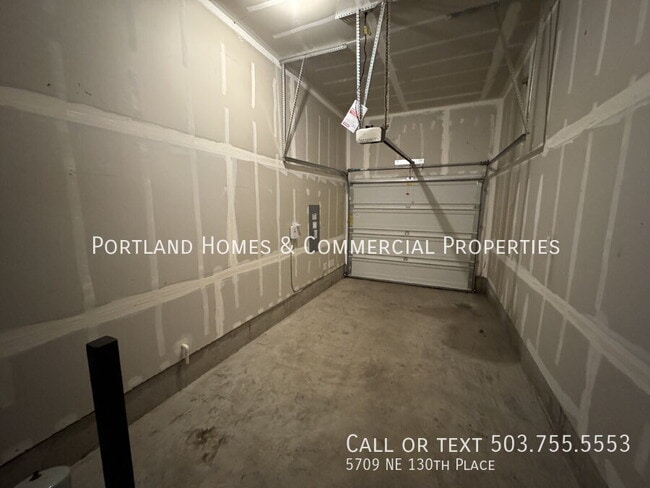 Building Photo - 5709 NE 130th Pl