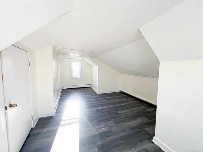 Building Photo - 91 Willow St