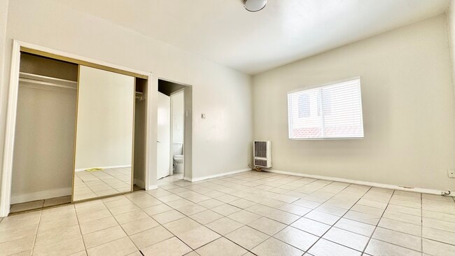 Building Photo - 5606 S Figueroa St