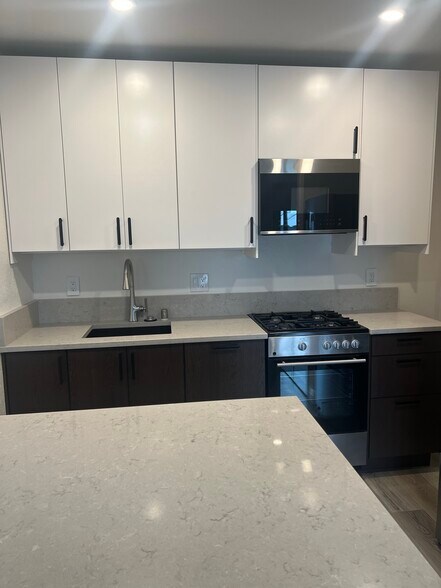 Kitchen - 2924 Thunder Dr