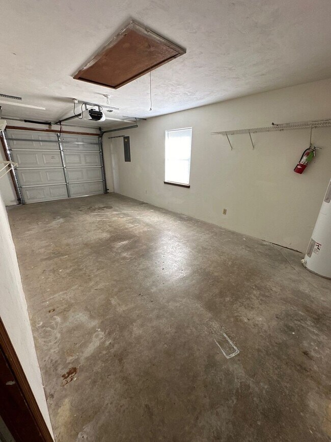 Building Photo - 3242 Varnell Dr