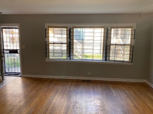 Building Photo - 9040 S Dauphin Ave