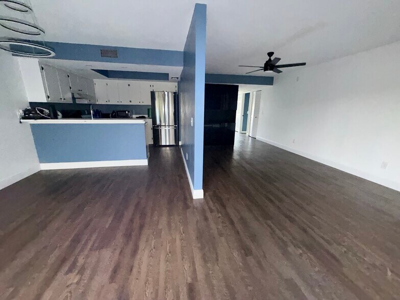 Building Photo - 5920 7th Ave W