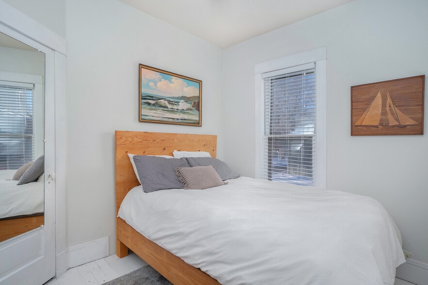 Bedroom 2 - 515 West Mulberry Street