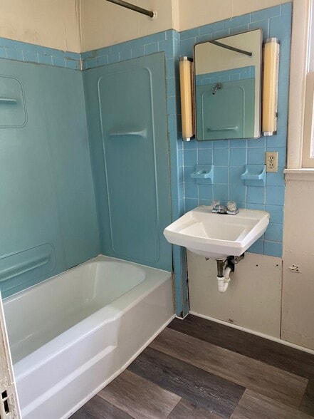 Building Photo - 310 S 6th St