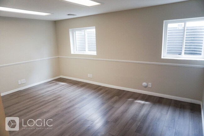 Building Photo - 1208 E Cedar View Dr