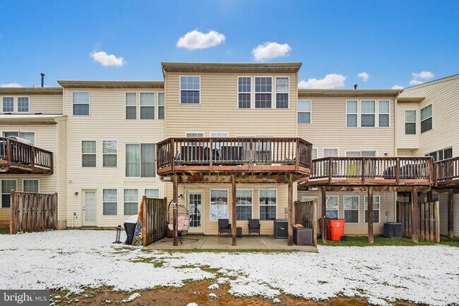 Building Photo - 7061 Holly Springs Ln